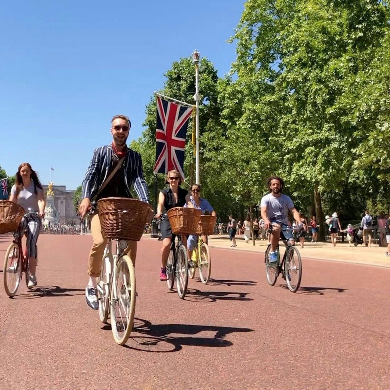 London: Landmarks & Gems Bike Tour - Photo 1 of 14